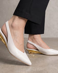 Plataformas beige de punta fina con altura baja 4cm y pulsera elástica 