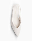 Vista superior de plataforma beige con punta fina para dama y pulsera ajustable 