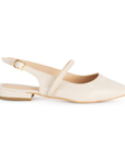 vista lateral de zapatillas beige de charol para dama con tiras cruzadas