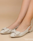 Flats beige para mujer con moño en punta fina destalonado con correa ajustable
