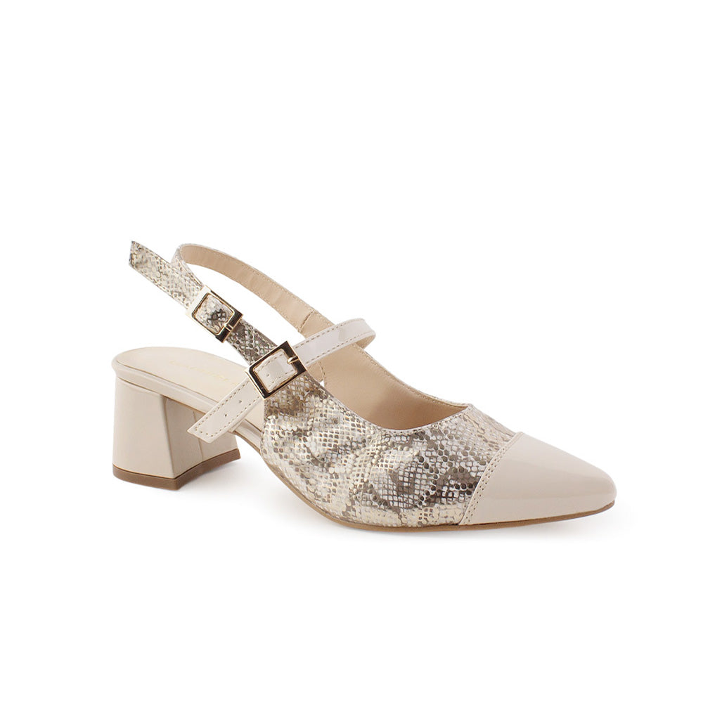 Vista diagonal de zapatilla beige destalonada para mujer con doble ajuste de correa y tacón bajo de 5cm