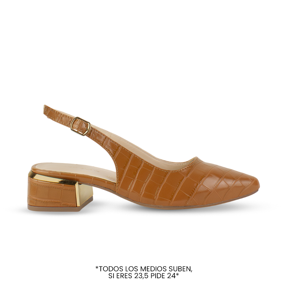 Vista lateral de zapatilla café destalonadas para mujer con pulsera ajustable punta fina y tacón bajo cuadrado de 5cm 