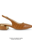 Vista lateral de zapatilla café destalonadas para mujer con pulsera ajustable punta fina y tacón bajo cuadrado de 5cm 