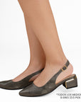 Zapatillas grises para mujer de punta fina con tacón cuadrado bajo de 5cm y correa ajustable 