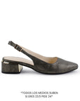 Vista lateral de zapatilla gris destalonadas para mujer con pulsera ajustable punta fina y tacón bajo cuadrado de 5cm 