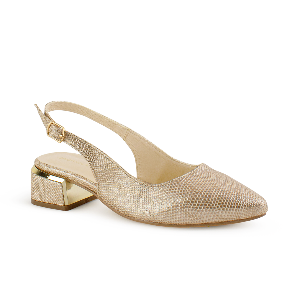 Vista diagonal de zapatilla destalonada para mujer con punta fina cerrada correa ajustable y tacón bajo cuadrado de 5cm en color dorado