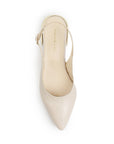 Vista superior de zapatilla beige destalonada para mujer con punta fina cerrada y correa ajustable 