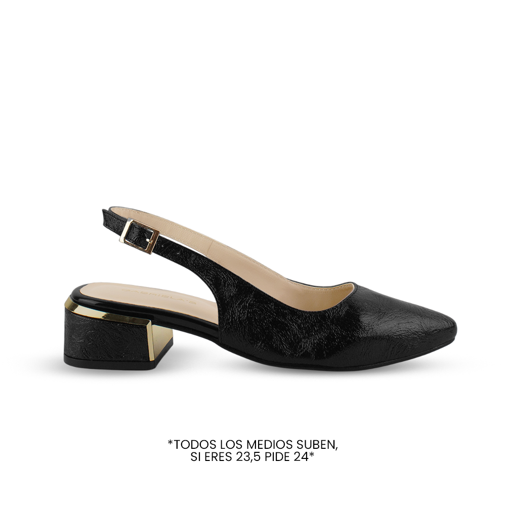 Vista lateral de zapatilla negra destalonadas para mujer con pulsera ajustable punta fina y tacón bajo cuadrado de 5cm 