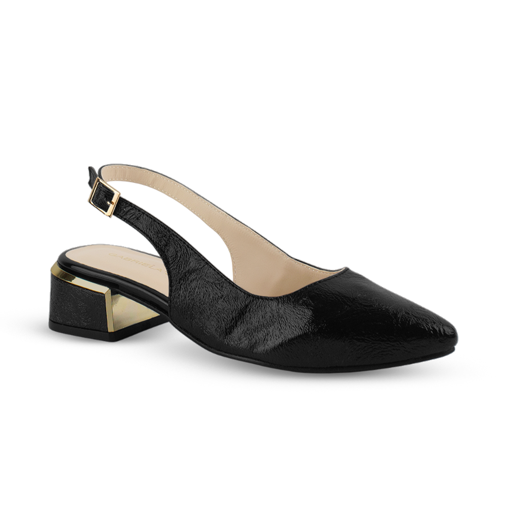 Vista diagonal de zapatilla destalonada para mujer con punta fina cerrada correa ajustable y tacón bajo cuadrado de 5cm en color negro 