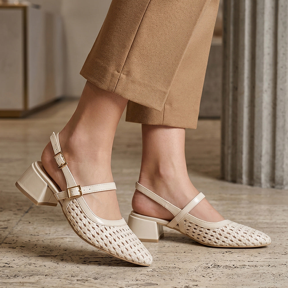 Zapatillas beige tejidas con correas ajustables y hebillas doradas de tacón bajo 4cm