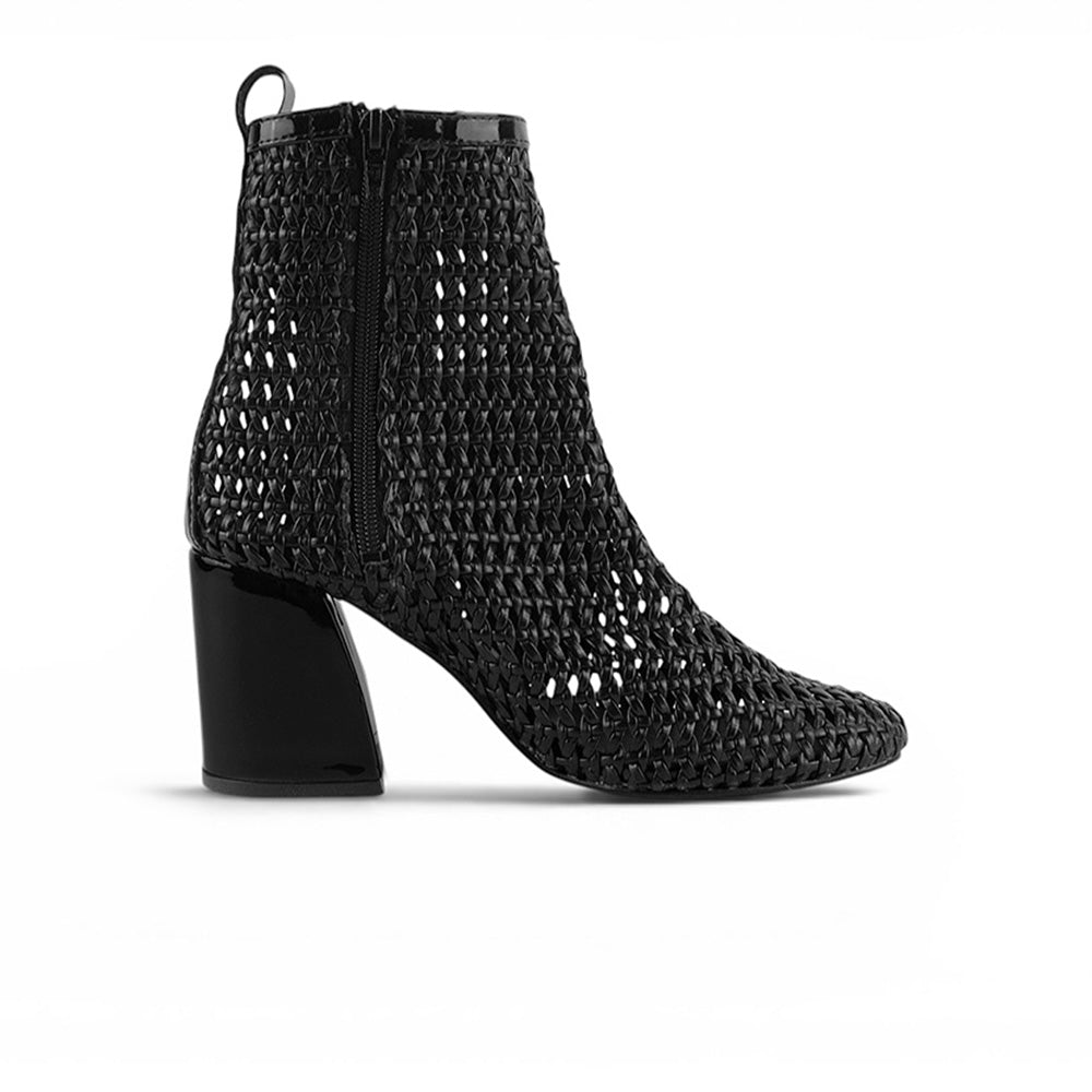 vista superior de botas negras tejidas con tacón medio 8cm 