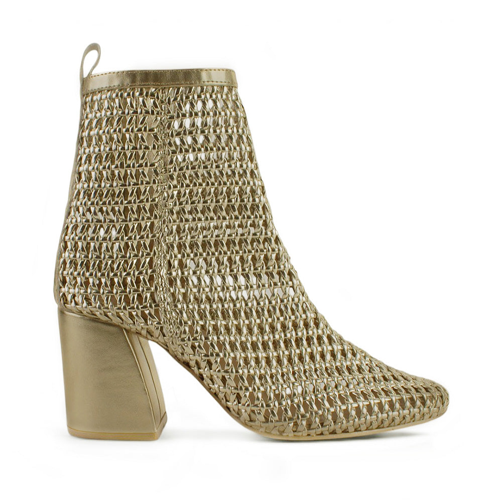 vista lateral de botas oro tejidas para dama con tacón medio 8cm 