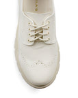 Vista superior del mocasín beige tipo chunky con cordones ajustables y estilo elegante para dama 
