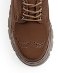 Vista superior del mocasín café tipo chunky con cordones ajustables y estilo elegante para dama 