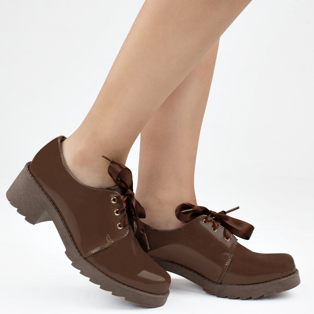 Mocasines cafés tipo chunky de charol con plataforma y tacón bajo 5cm para dama 