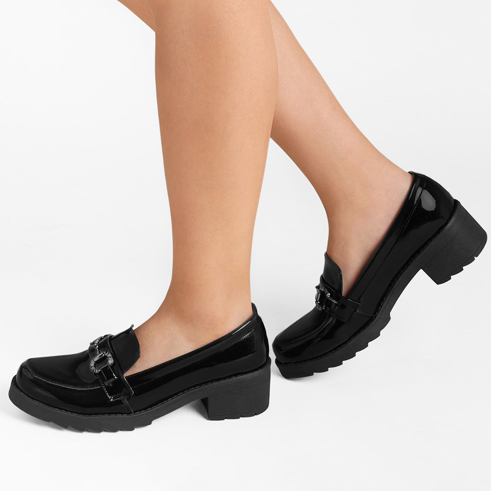 Mocasines negros para dama con herraje decorativo de plataforma y tacón bajo 5cm 