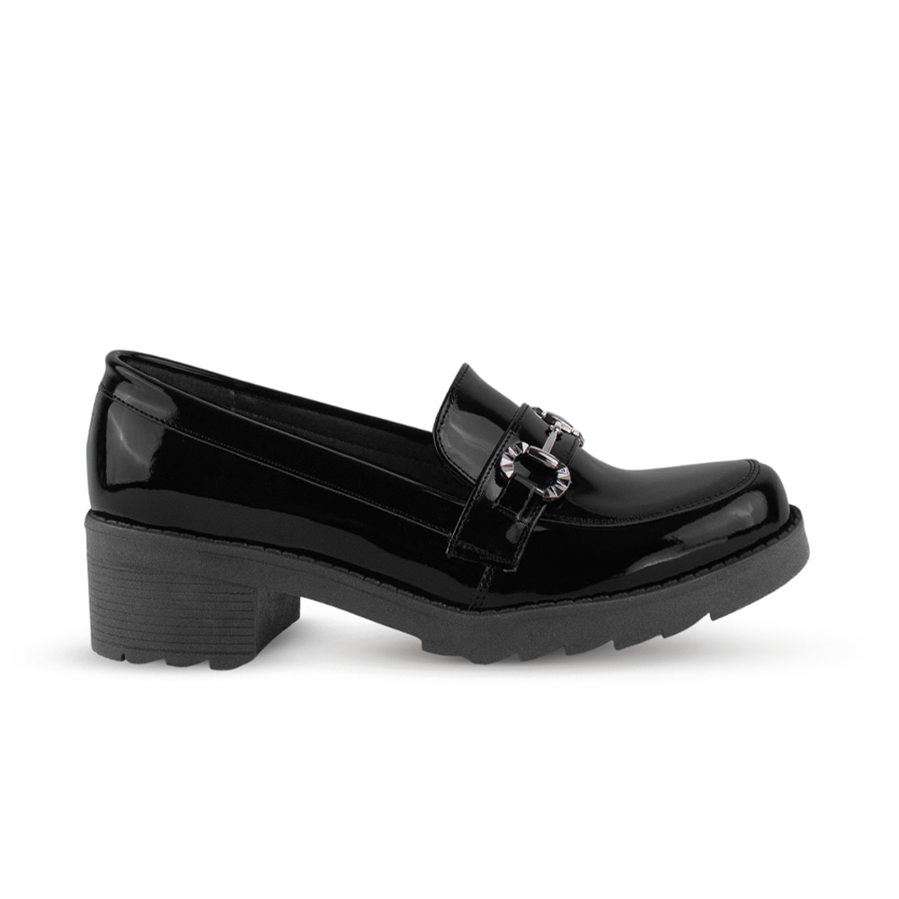 Vista lateral de mocasín negro con  detalles laterales, plataforma y tacón bajo 5cm para dama 