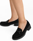 Mocasines negros para dama con herraje decorativo de plataforma y tacón bajo 5cm 