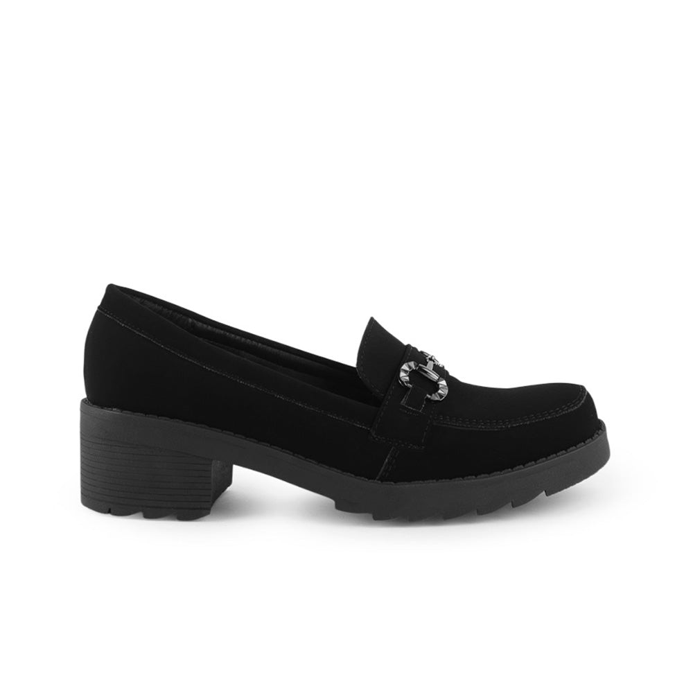 Vista lateral de mocasín negro con  detalles laterales, plataforma y tacón bajo 5cm para dama 