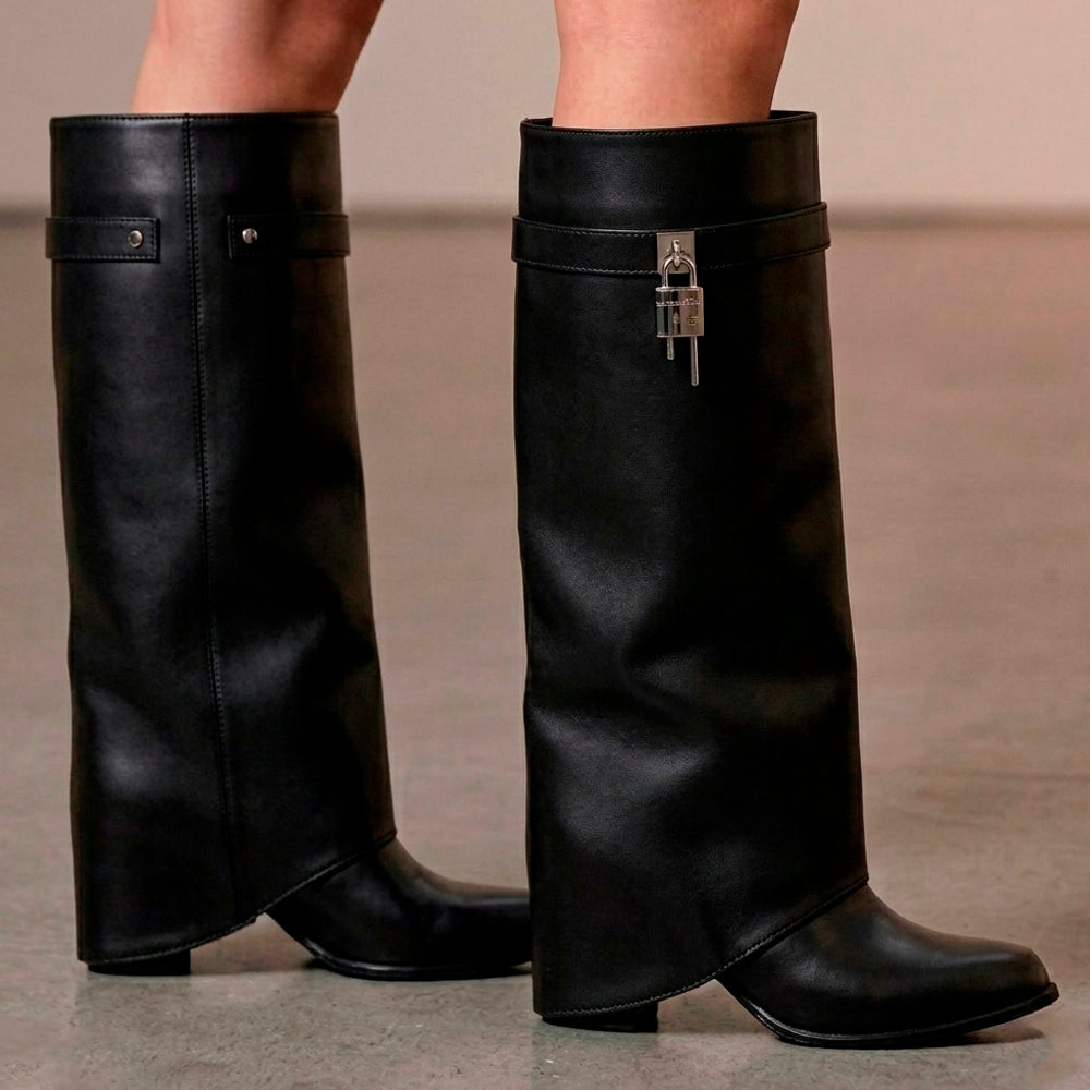 Botas negras desmontables para dama con tacón medio 9cm y detalle metálico lateral 