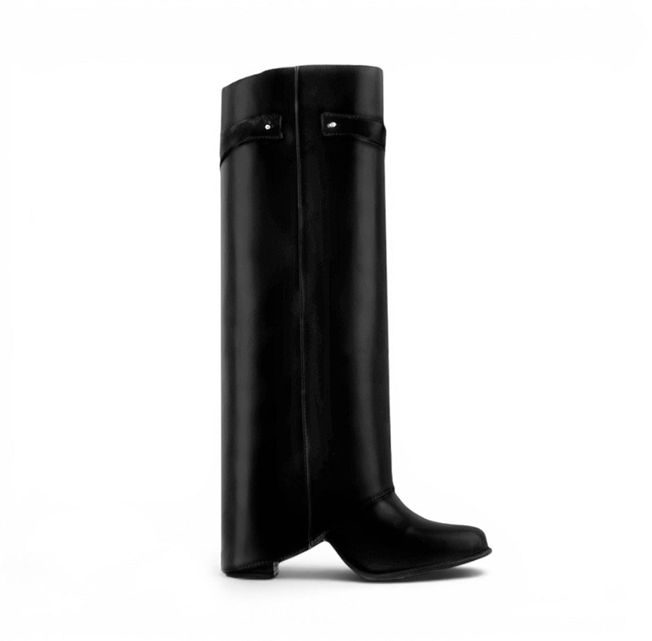 Vista superior de la bota negra desmontable para dama con tacón medio 9cm 
