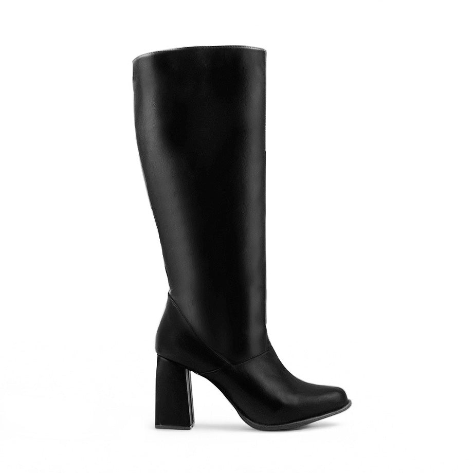 Vista interior de la bota negra desmontable con tacón medio 9cm para dama 