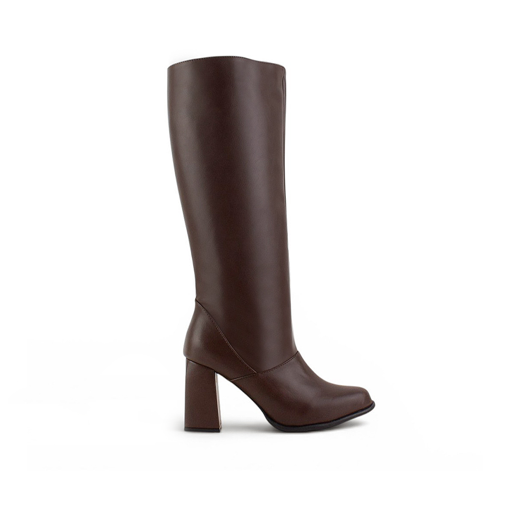 Vista interior de la bota café desmontable con tacón medio 9cm para dama 