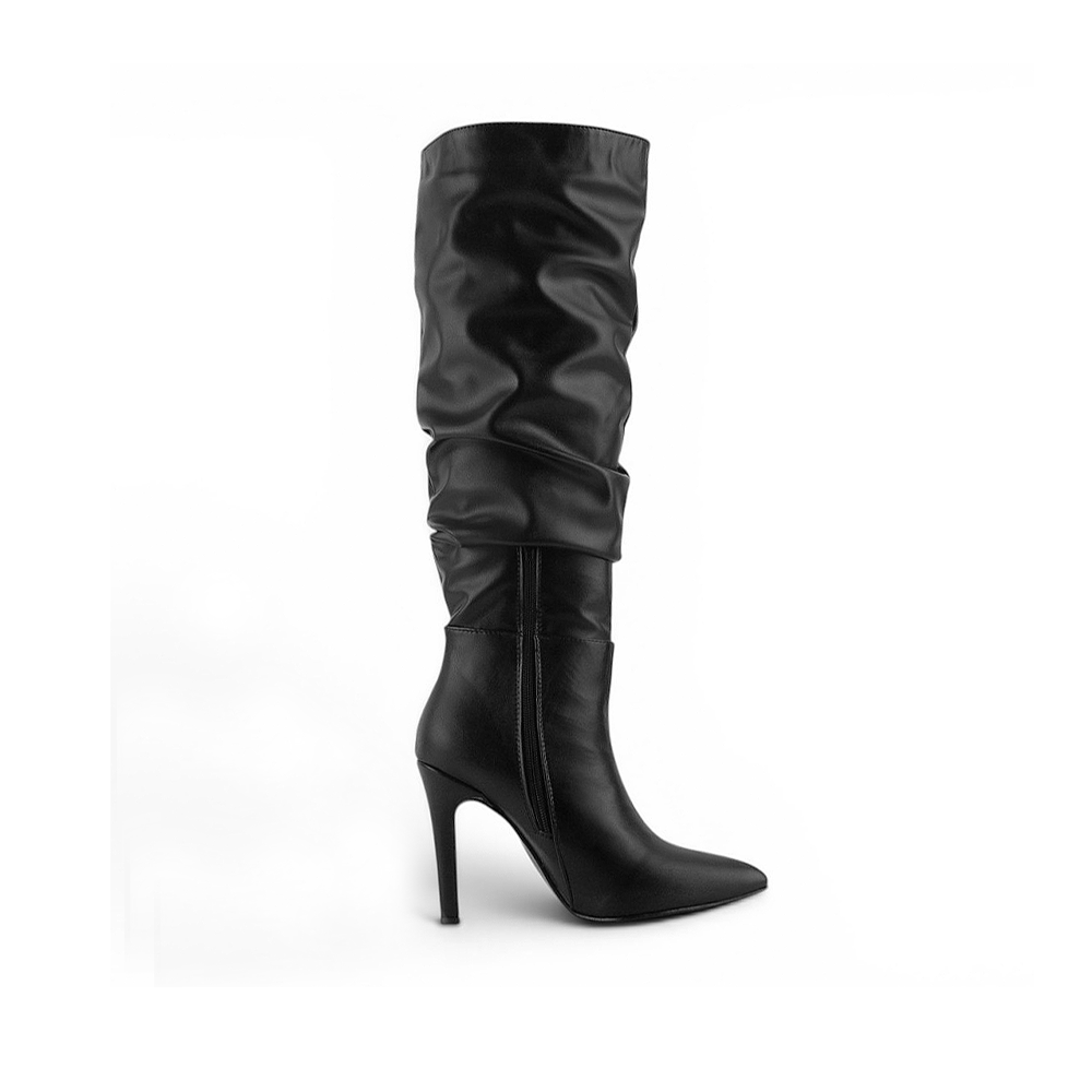 vista superior de botas negras para dama con punta y tacón 11 cm 