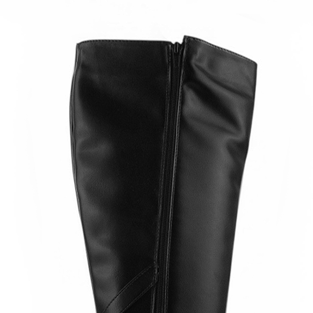 vista del detalle en cremallera de las botas negras para dama con tacón alto 11cm  