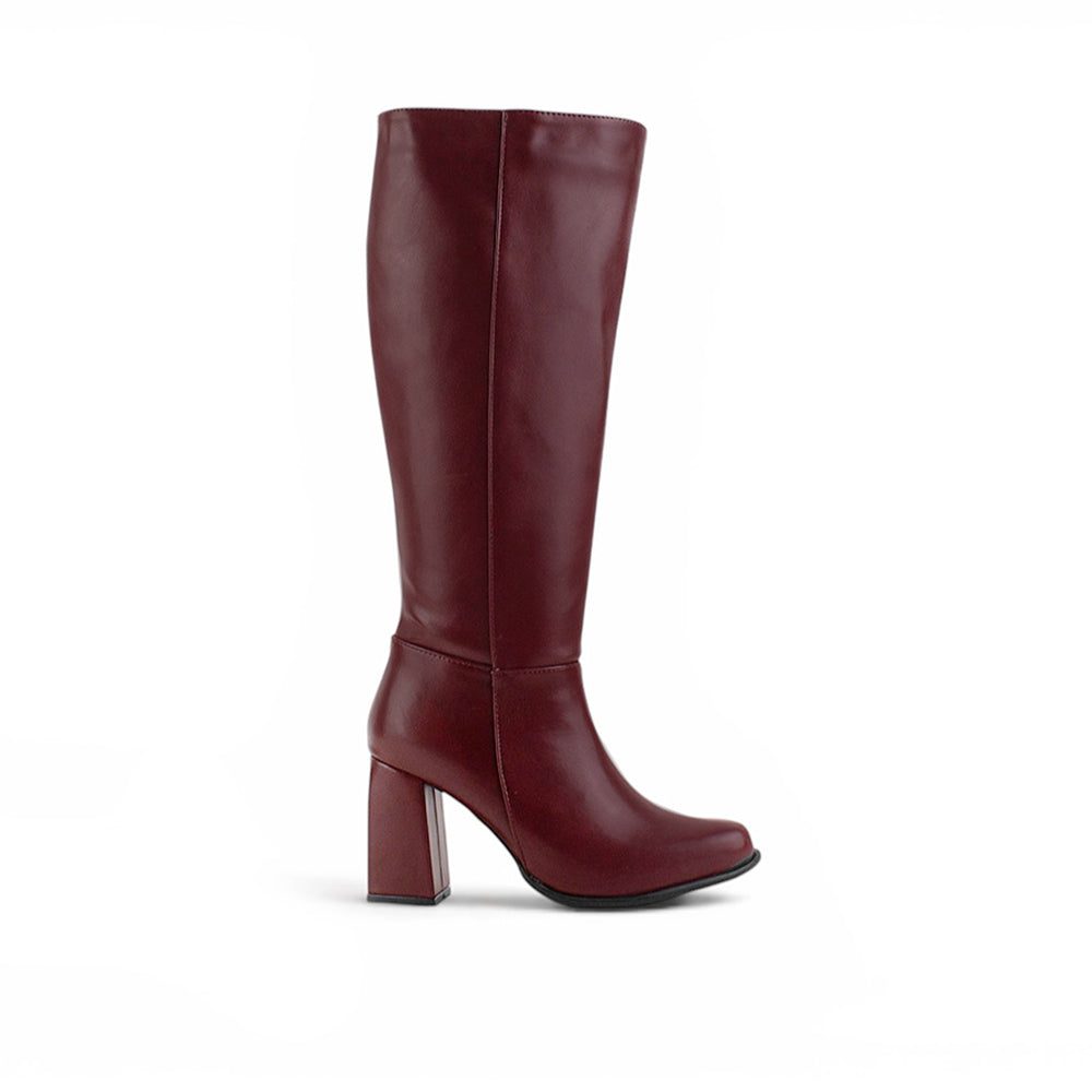 vista lateral de botas vino para dama con tacón medio 8cm 