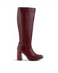 vista lateral de botas vino para dama con tacón medio 8cm 