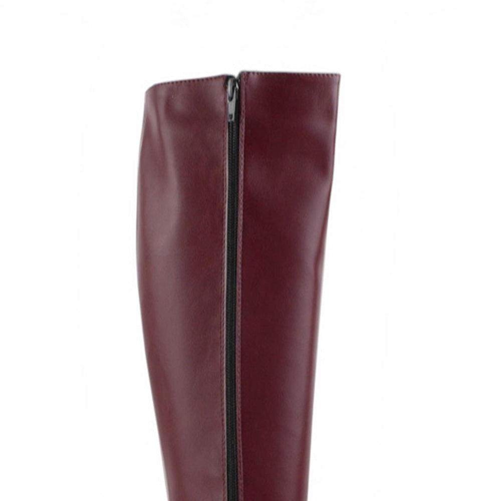 detalle de la cremallera en las botas vino lisas para dama con tacón medio 8cm 