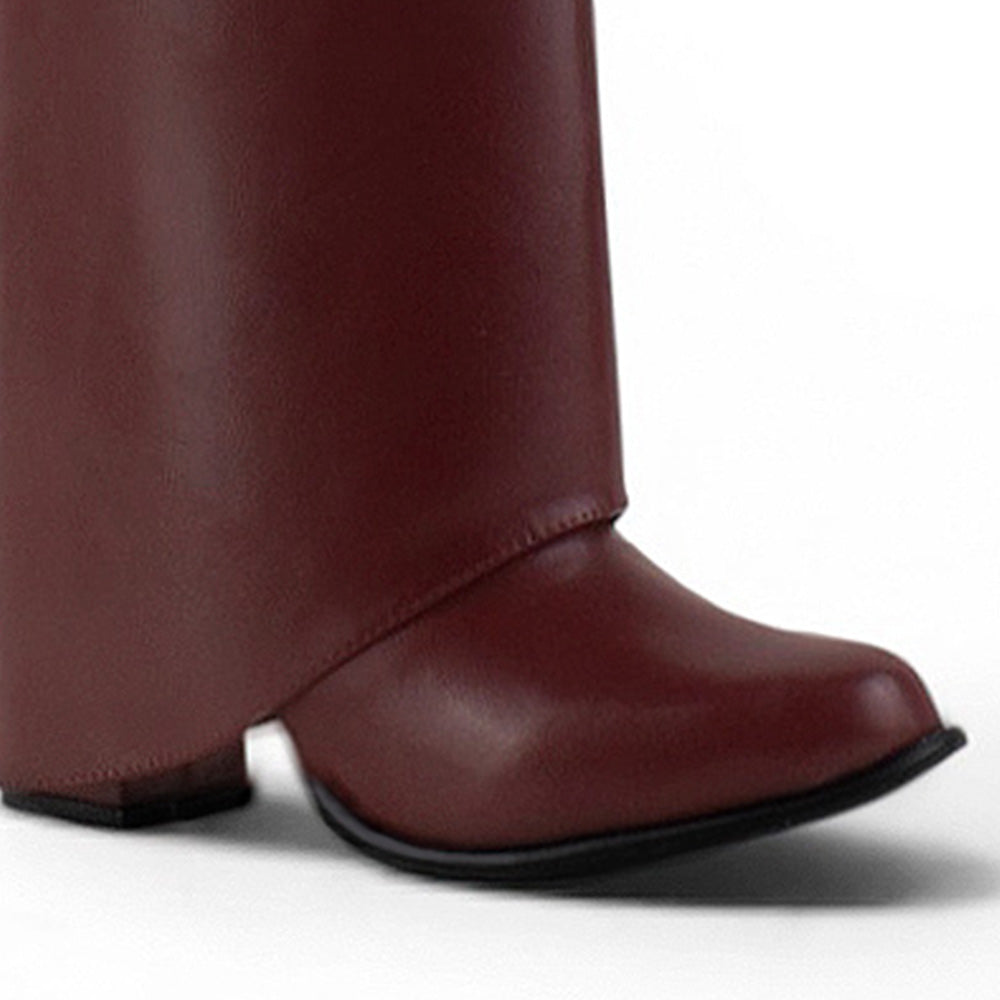 detalle del material sintético en las botas para dama color vino 2 en 1 con tacón  
