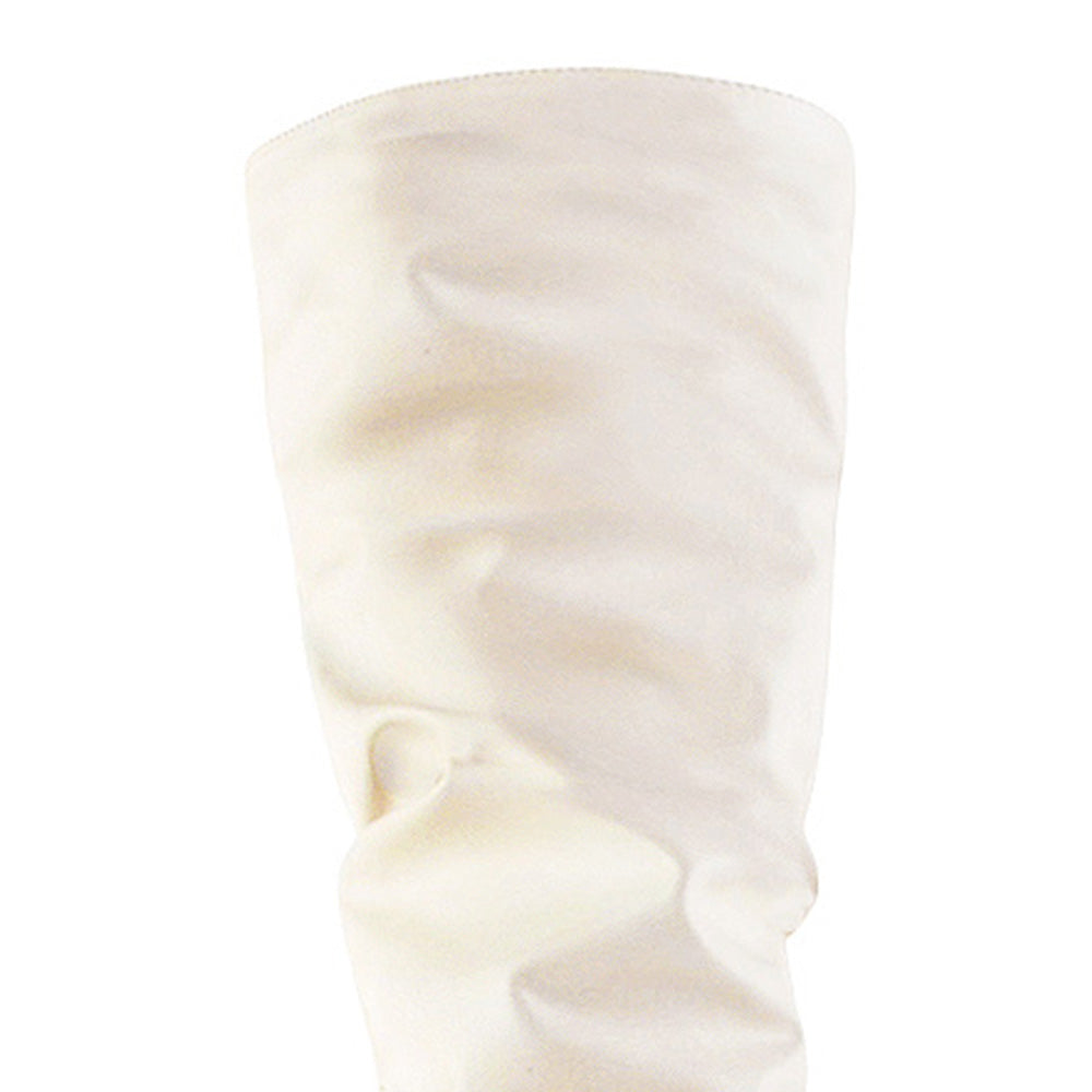 vista del detalle plisado en las botas beige para dama 