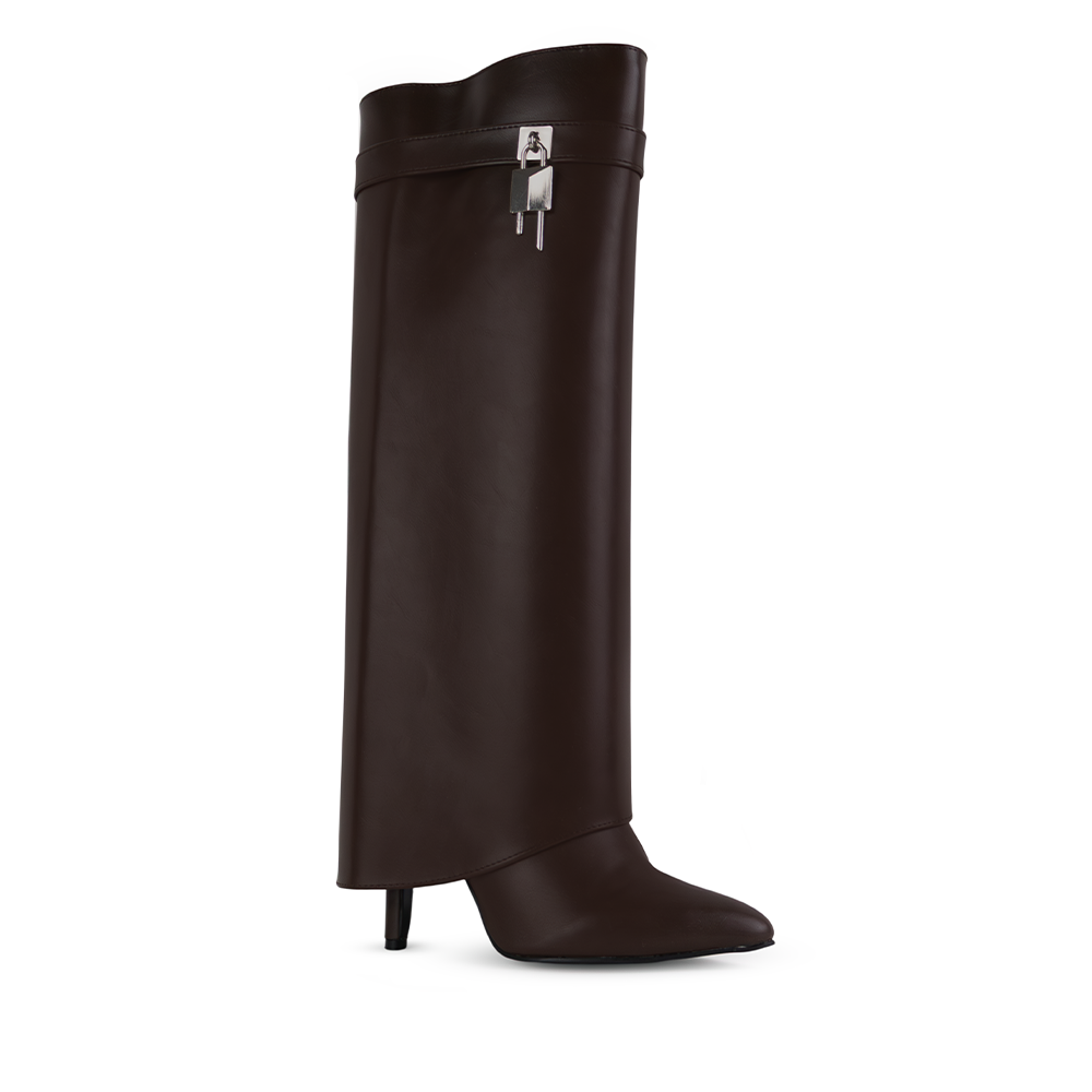 vista diagonal de botas cafés 2 en 1 con tacón alto 11cm para dama 