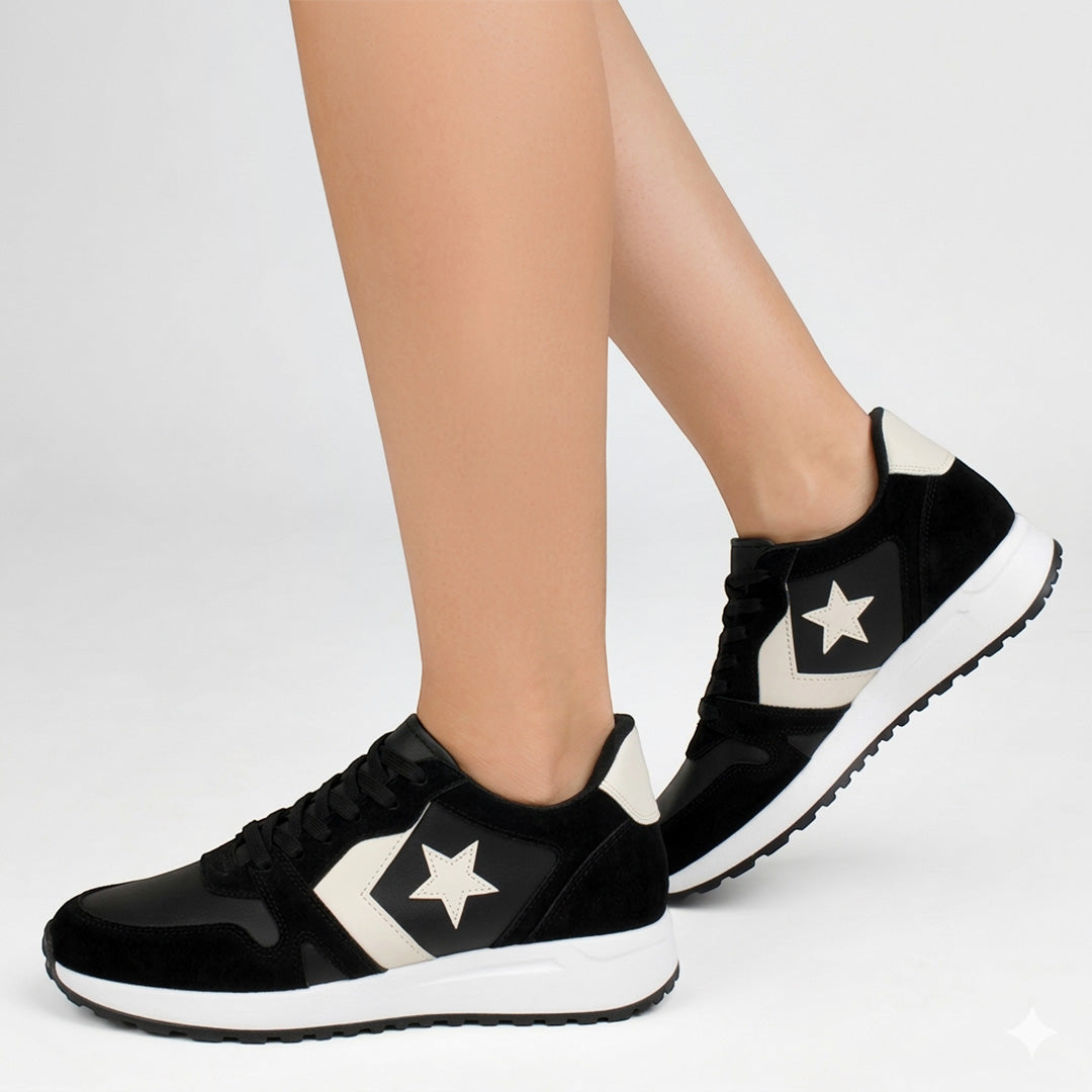 Tenis negros para mujer con estrellas decorativas laterales y plataforma baja de 4cm