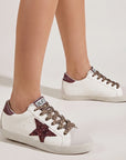 Tenis beige para dama con estrella de glitter para para dama y suela naja 2 cm 