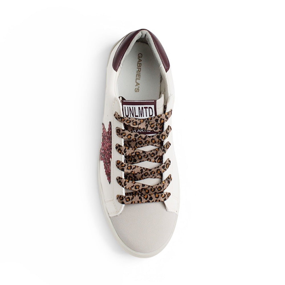 Vista superior del tenis beige con agujetas animal print para dama y suela baja 2cm