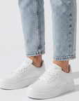 Tenis blancos de estilo urbano con plataforma gruesa para dama
