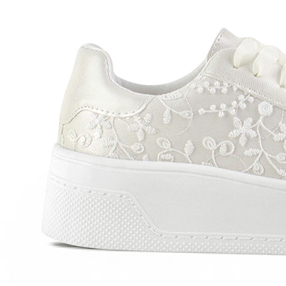 Tenis blancos perla con detalles de encaje cordones de satén y plataforma | Mod.4490109