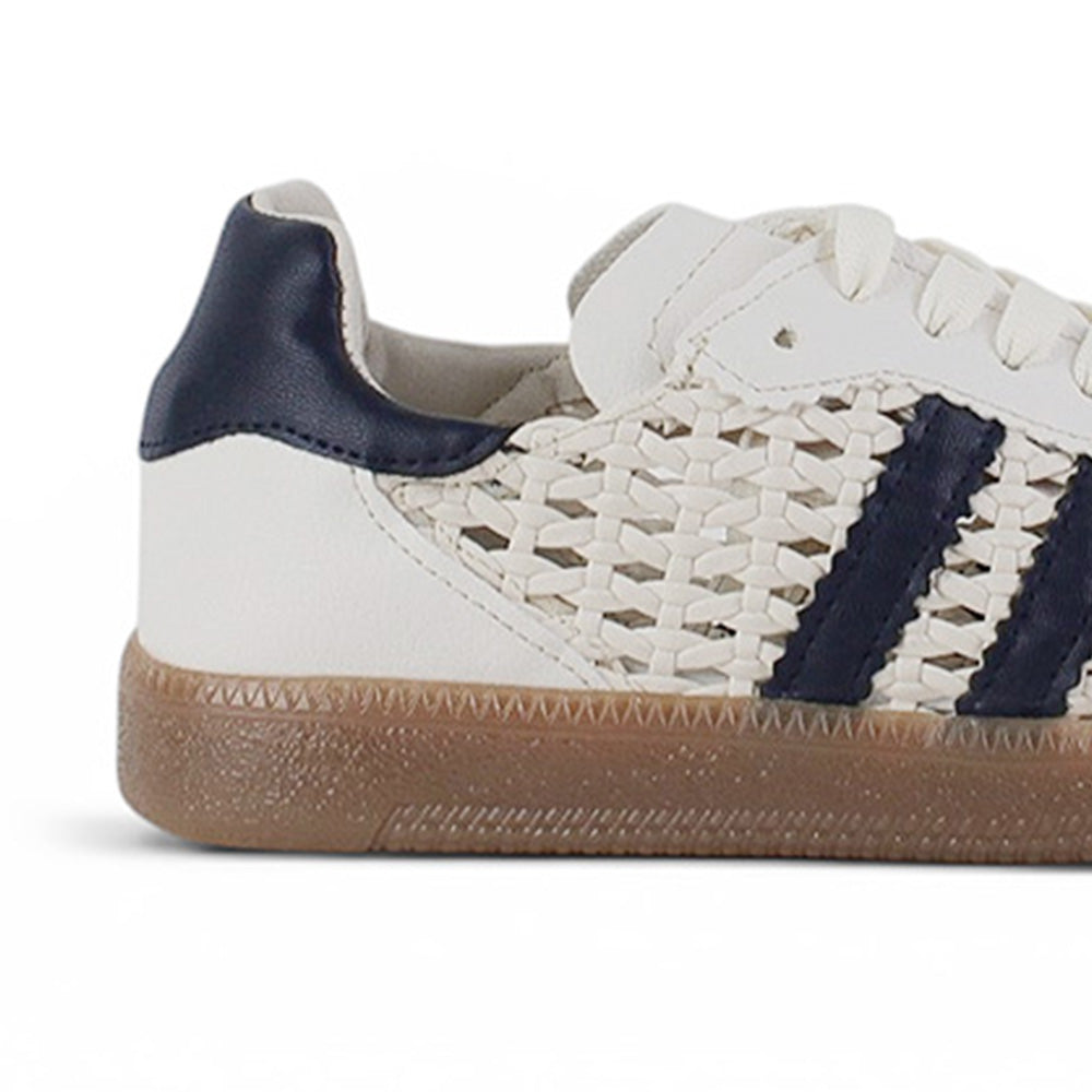 Vista trasera de suela de piso en tenis beige con azul y detalles tejidos para dama 