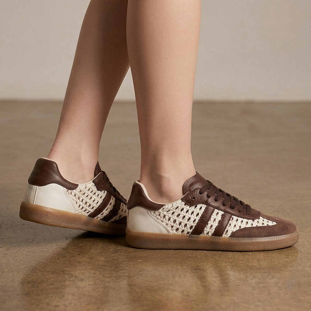 Tenis beige con café para dama y detalles tejidos de piso 