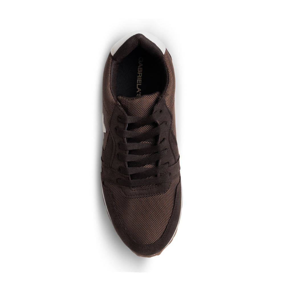 Vista superior en tenis café para dama con plataforma blanca de 4cm y cordones cafés 