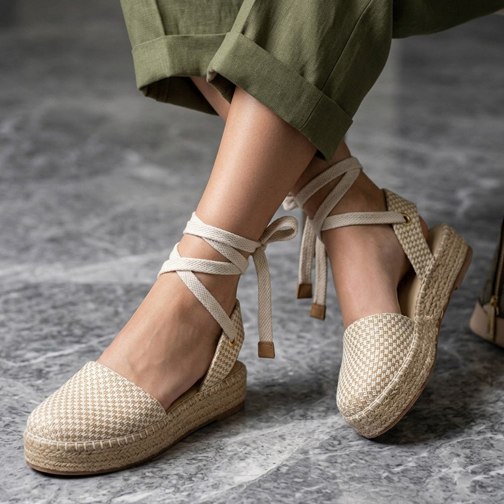 Alpargatas beige de plataforma baja 3cm destalonadas y ajuste con cintas para dama 