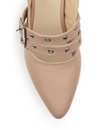 Vista de material cabra sintético en zapatilla maquillaje para mujer con punta fina, estoperoles y tacón bajo de 6cm