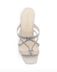 Vista superior de zapatilla beige para mujer con punta cuadrada y tiras delgadas de pedrería brillante