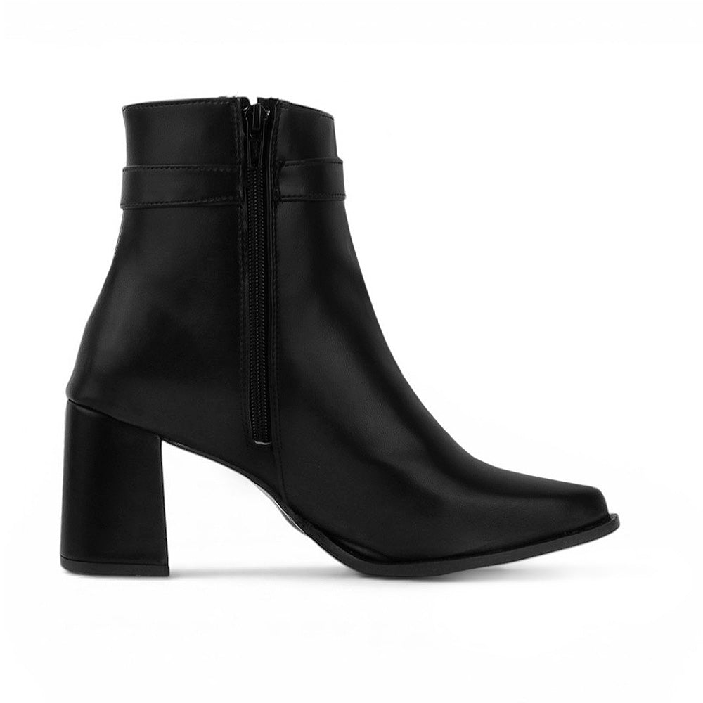 Botines negros con punta semicuadrada herraje metálico y tacón medio | Mod.4760104