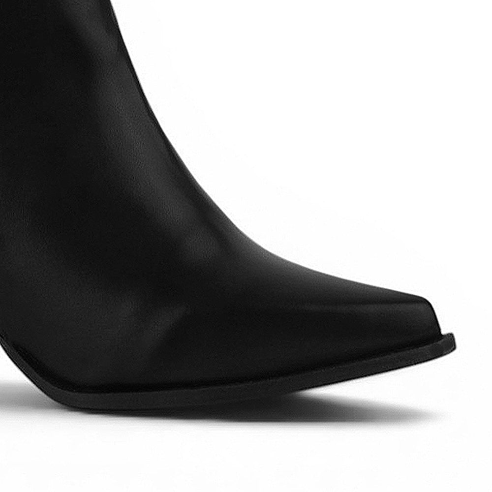 Botines negros con punta semicuadrada herraje metálico y tacón medio | Mod.4760104