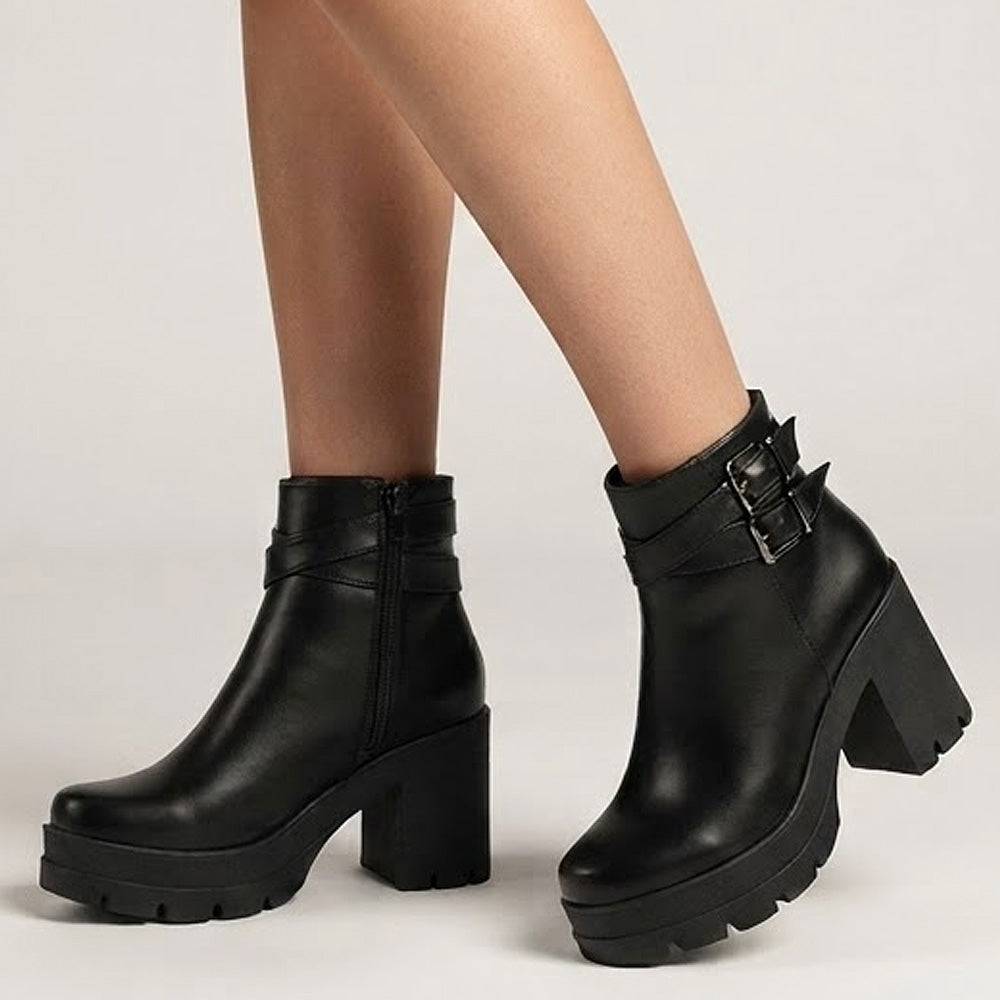 Botines negros para dama con doble hebilla metálica, plataforma y tacón medio 9cm.