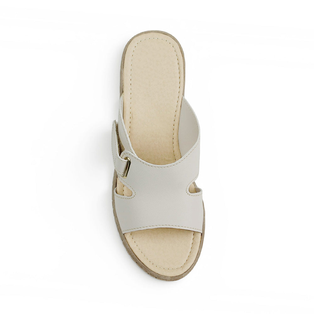 Vista superior de sandalia beige destalonada con abertura lateral y plataforma baja 5cm 